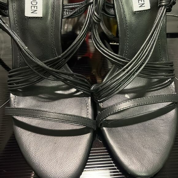 Steve Madden $110 Lele Strappy Sandals Black Leather Size 8 - Picture 5 of 5